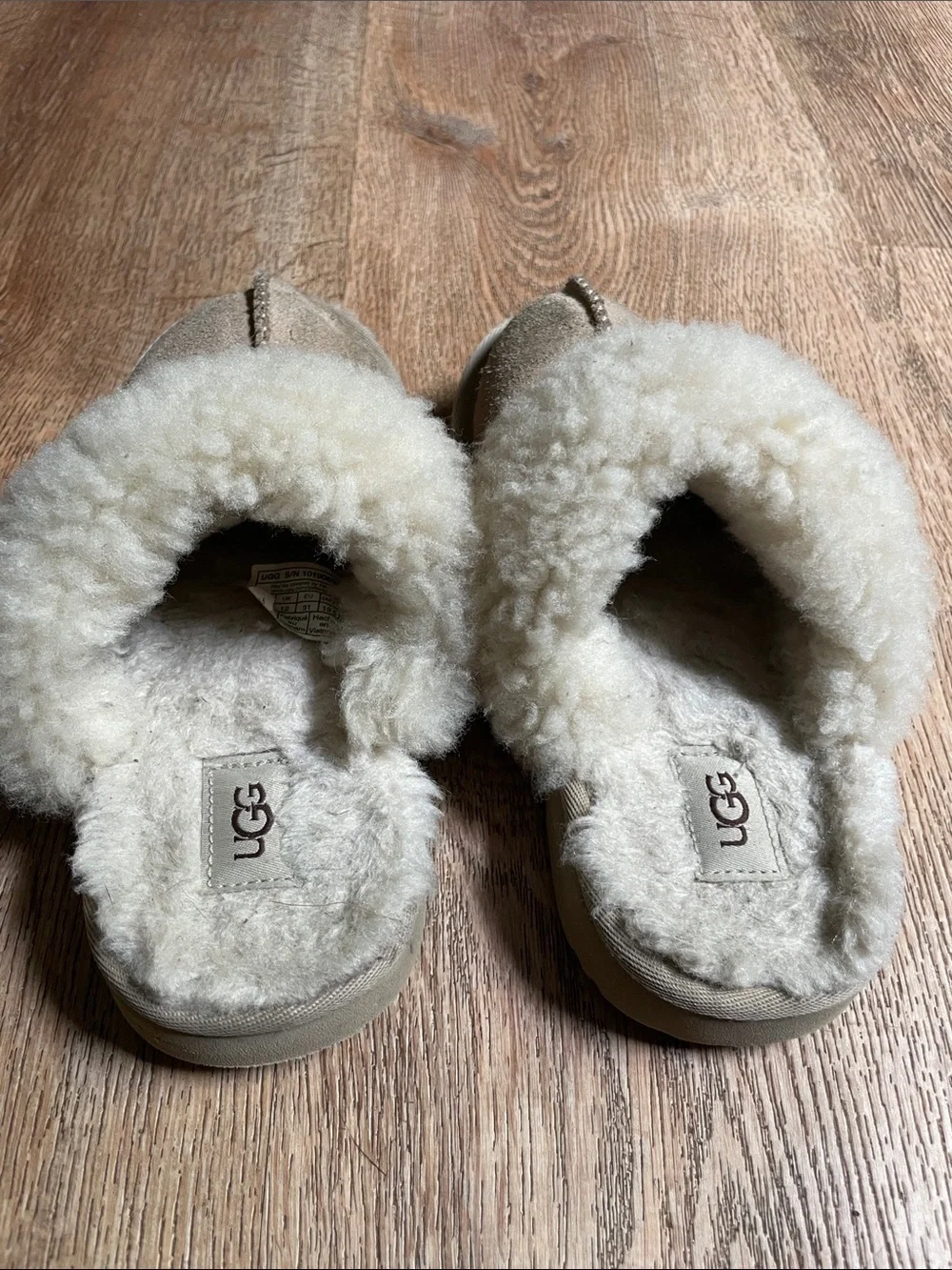 UGG Kids Cozy II Suede Shearling Scuff Slippers Beige Size 13